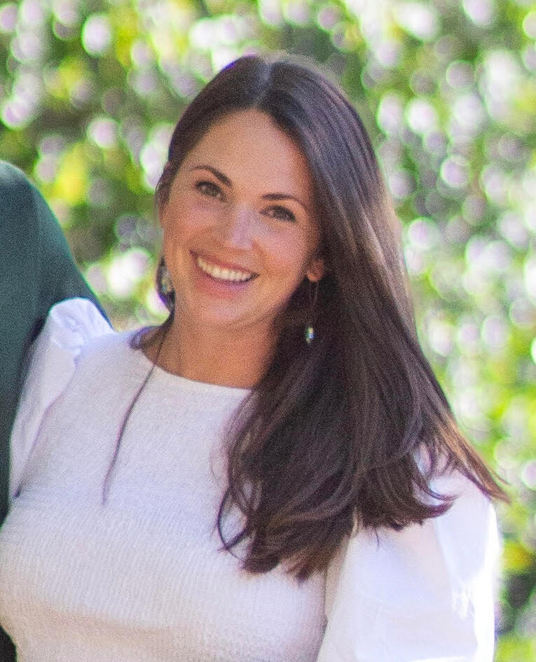 Claire Longcor, Social Media